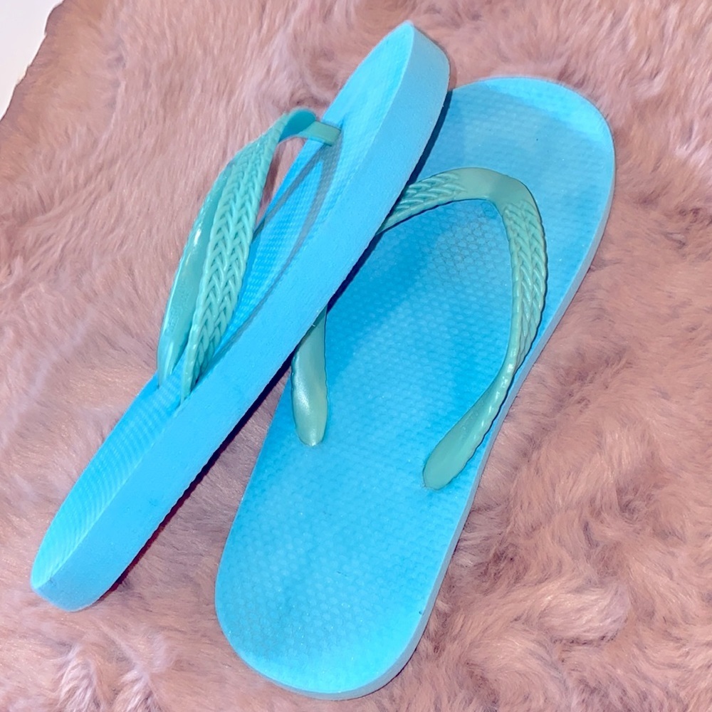Light turquoise blue rubber flip flops kids summer sandals shoes youth size 13/1 - Picture 5 of 5